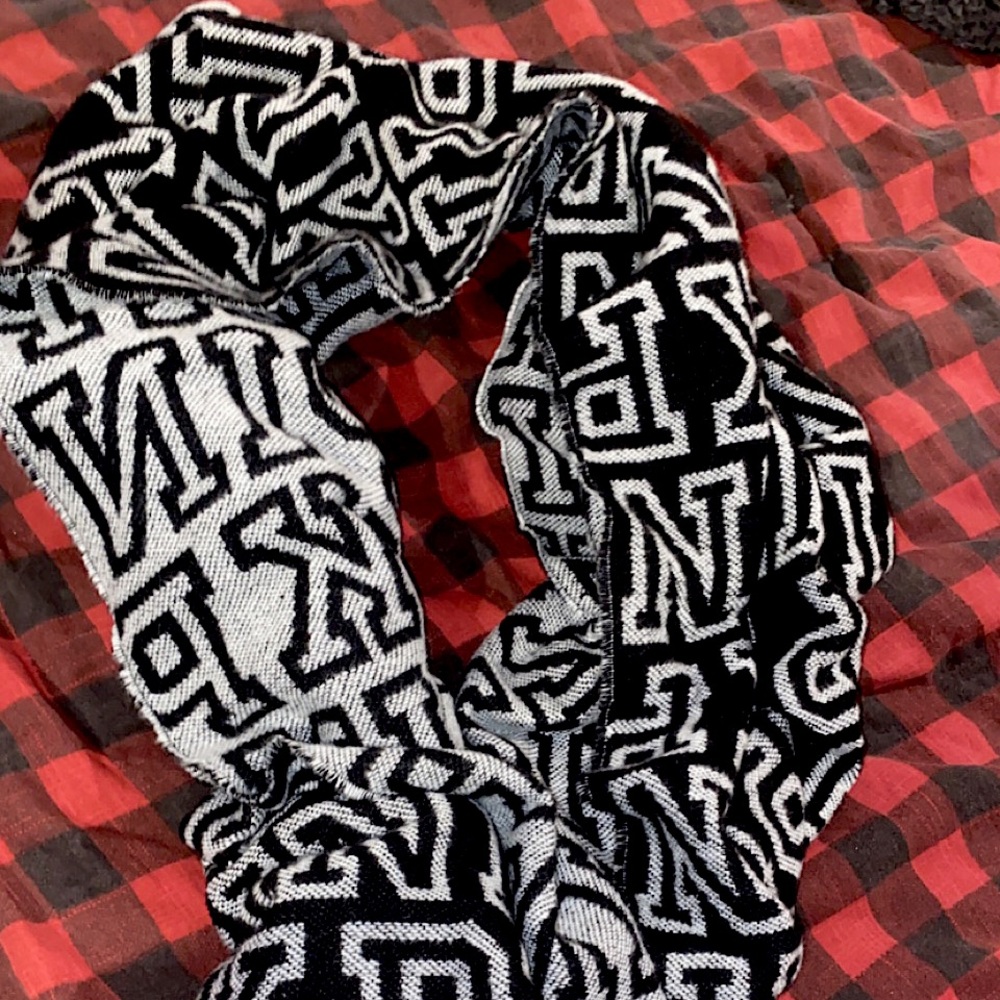 vs pink oversized blanket scarf